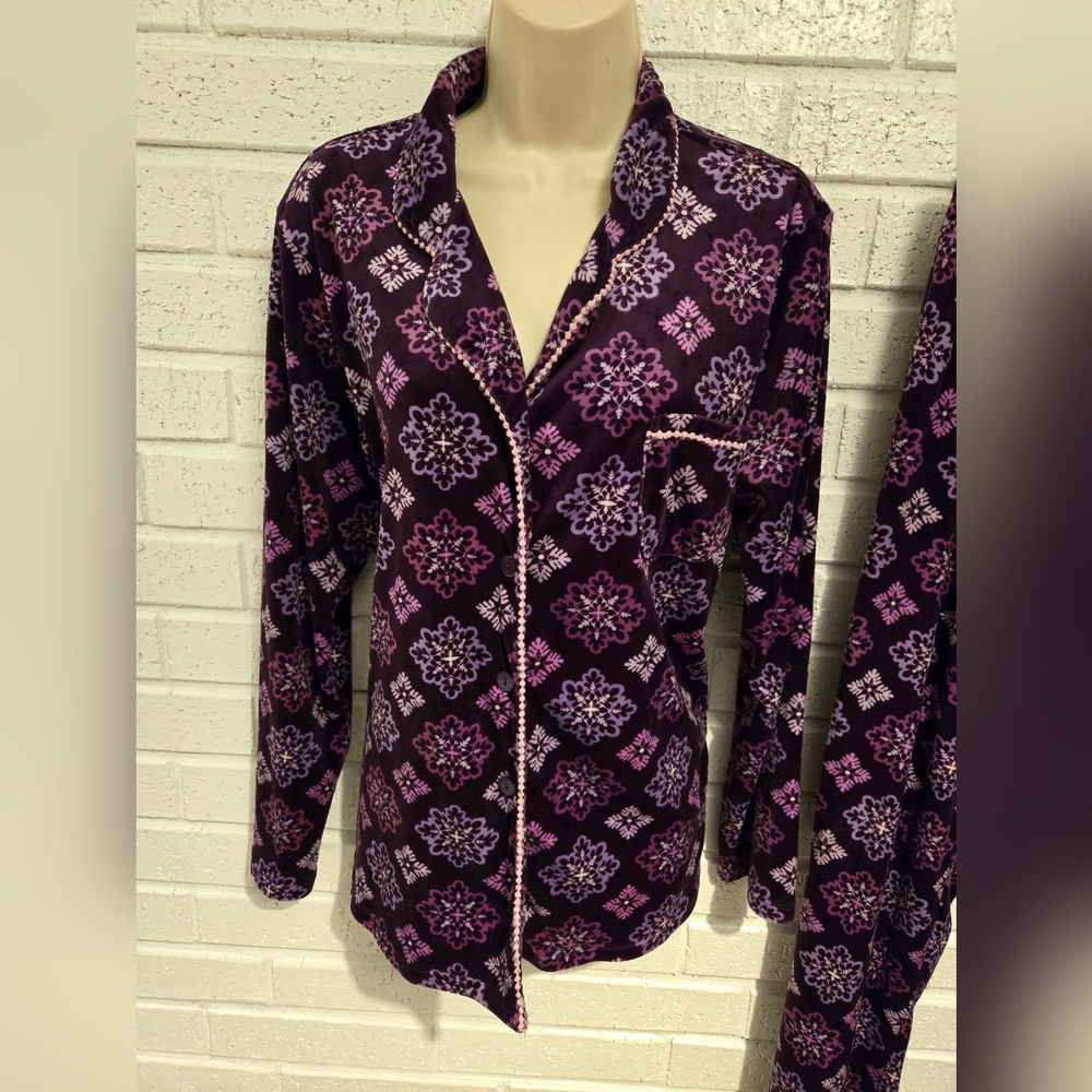 1071 secret treasures pajama set. - Picture 2 of 14